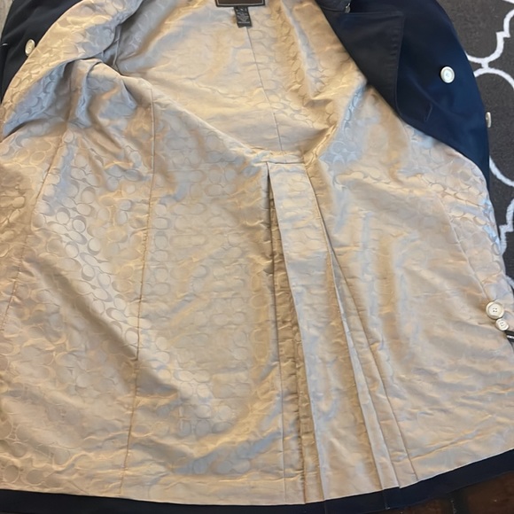 Coach trench coat size large… excellent condition with no holes tears or fading - Picture 2 of 7
